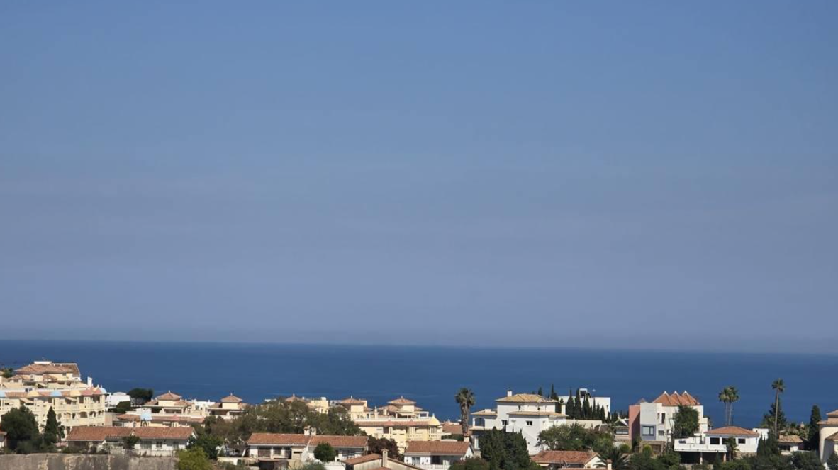 Larga temporada, se alquila magnifico atico con mejores vistas en Fuengirola