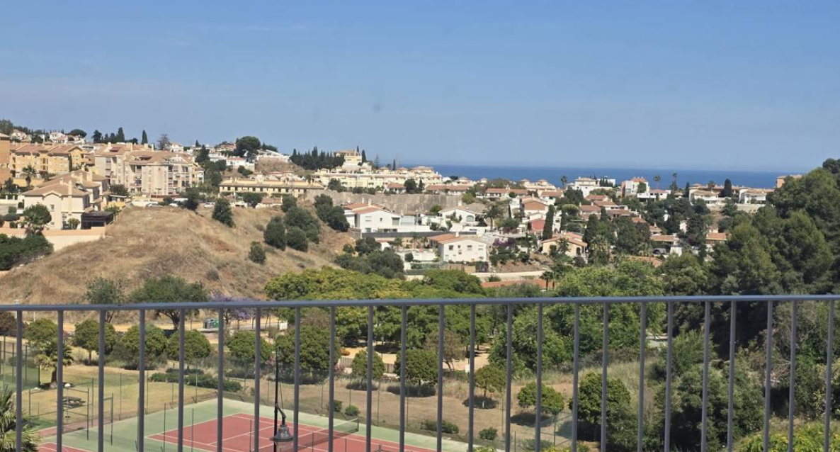 Larga temporada, se alquila magnifico atico con mejores vistas en Fuengirola