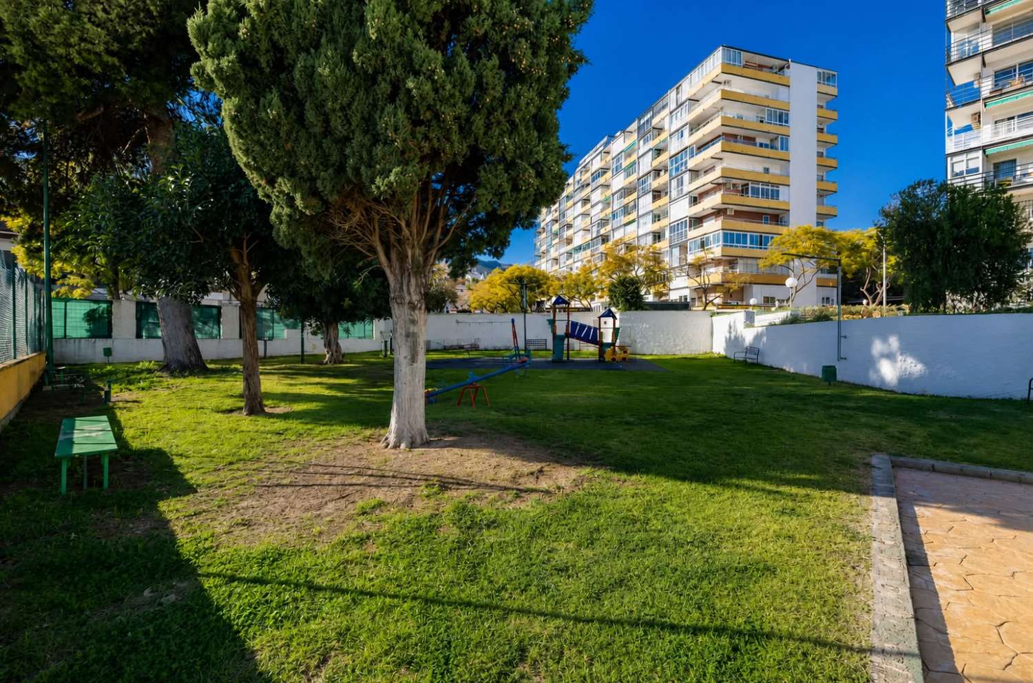 MEDIA TEMPORADA . SE ALQUILA DESDE 01/10/2026- 30/05/2027 BONITO APARTAMENTO EN ZONA ARROYO DE LA MIEL(BENALMADENA)