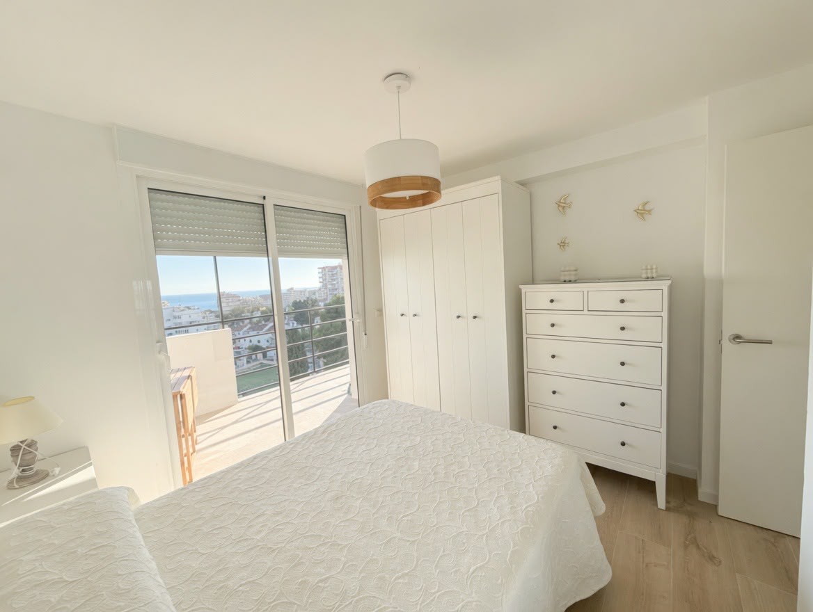 MEDIA TEMPORADA . SE ALQUILA DESDE 01/10/2026- 30/05/2027 BONITO APARTAMENTO EN ZONA ARROYO DE LA MIEL(BENALMADENA)