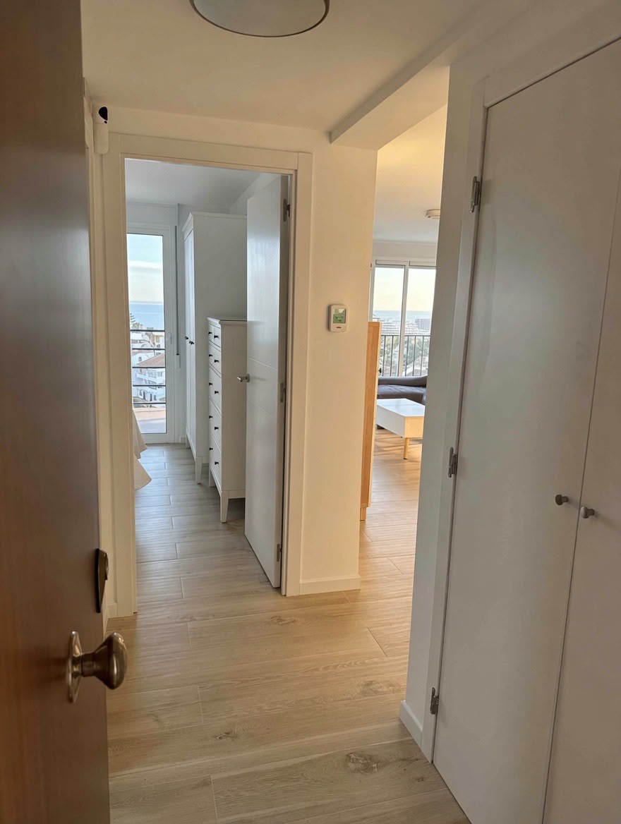 MEDIA TEMPORADA . SE ALQUILA DESDE 01/10/2026- 30/05/2027 BONITO APARTAMENTO EN ZONA ARROYO DE LA MIEL(BENALMADENA)