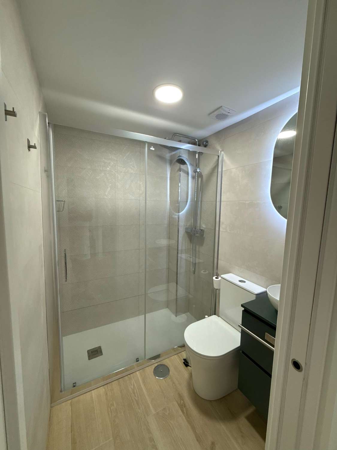 MEDIA TEMPORADA . SE ALQUILA DESDE 01/10/2026- 30/05/2027 BONITO APARTAMENTO EN ZONA ARROYO DE LA MIEL(BENALMADENA)