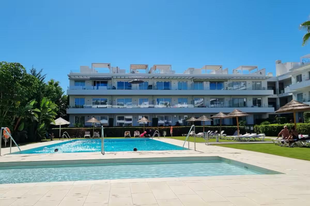 Langetermijnpenthouse met zeezicht te huur in Estepona