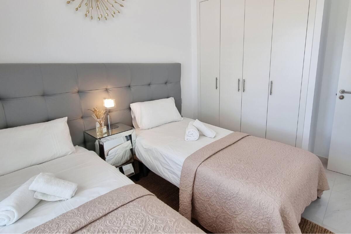 Langetermijnpenthouse met zeezicht te huur in Estepona