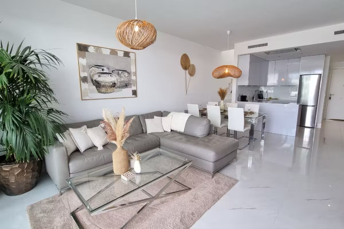 Langetermijnpenthouse met zeezicht te huur in Estepona