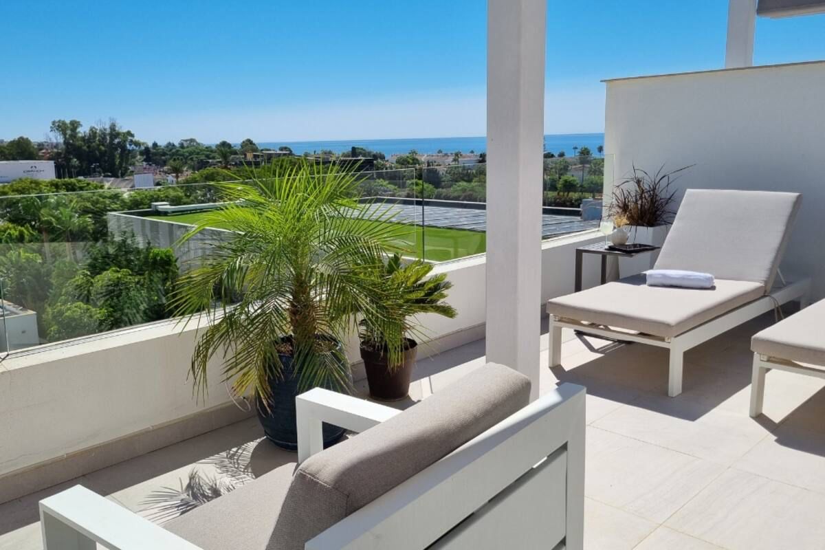 Langetermijnpenthouse met zeezicht te huur in Estepona