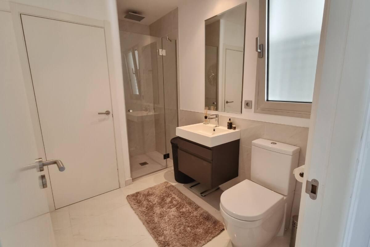 Langetermijnpenthouse met zeezicht te huur in Estepona