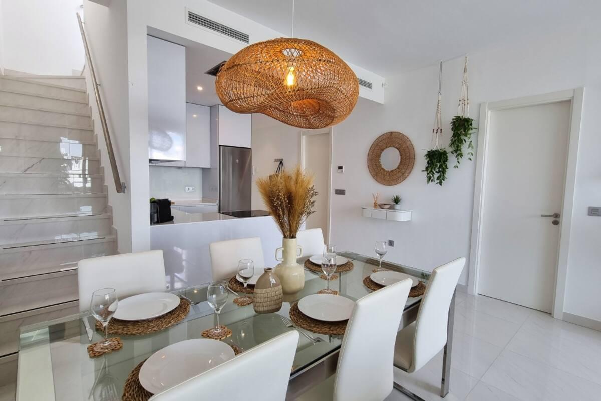 Langetermijnpenthouse met zeezicht te huur in Estepona