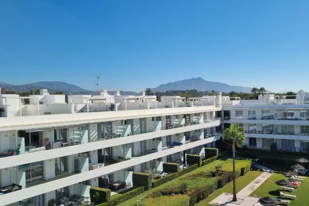 Langetermijnpenthouse met zeezicht te huur in Estepona