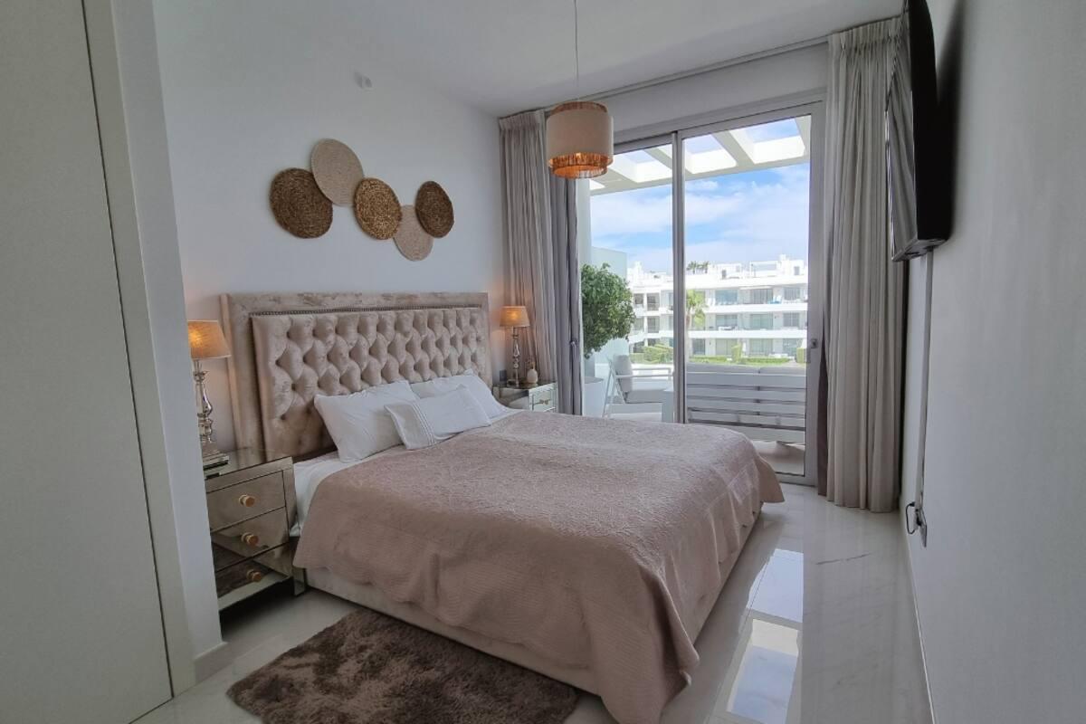 Langetermijnpenthouse met zeezicht te huur in Estepona