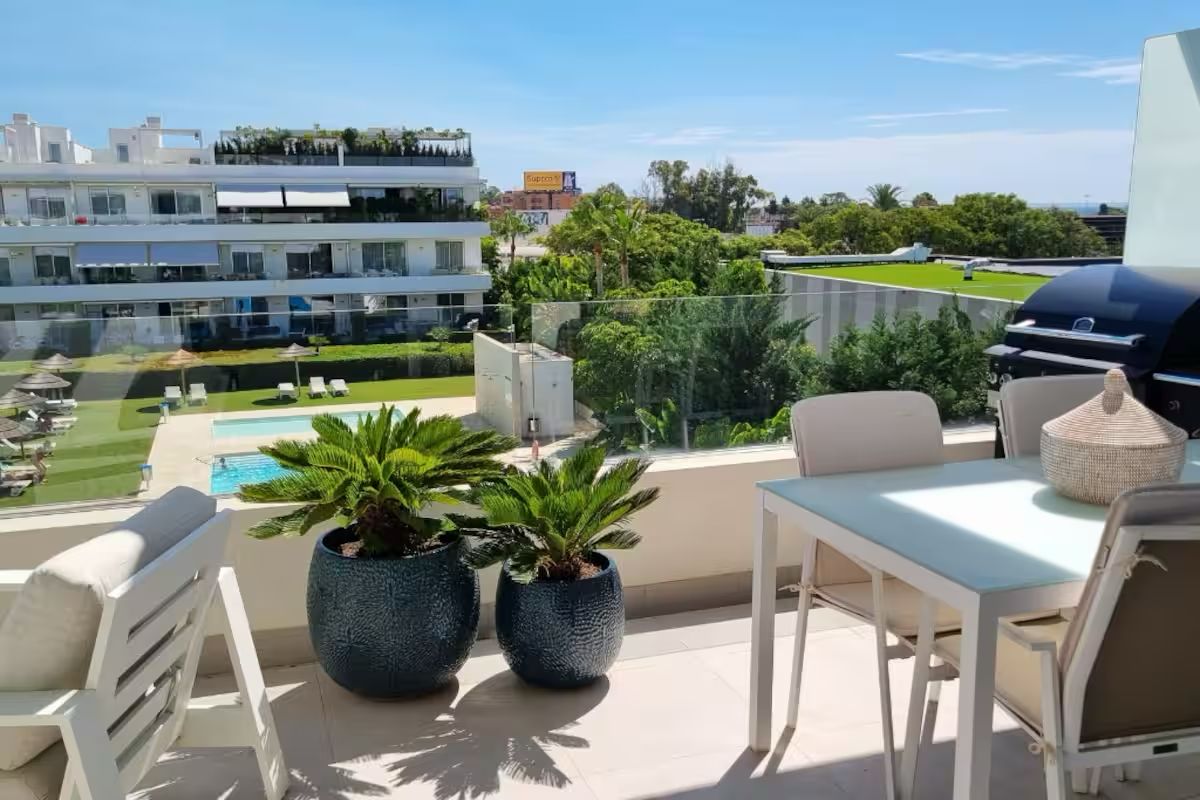Langetermijnpenthouse met zeezicht te huur in Estepona