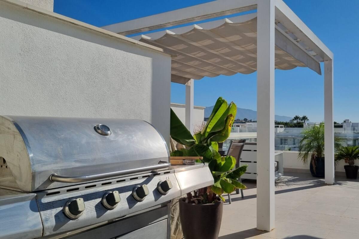 Langetermijnpenthouse met zeezicht te huur in Estepona