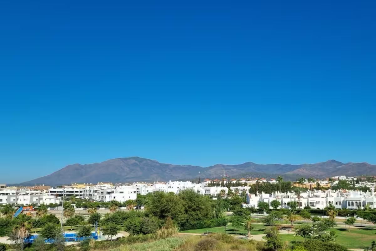 Langetermijnpenthouse met zeezicht te huur in Estepona