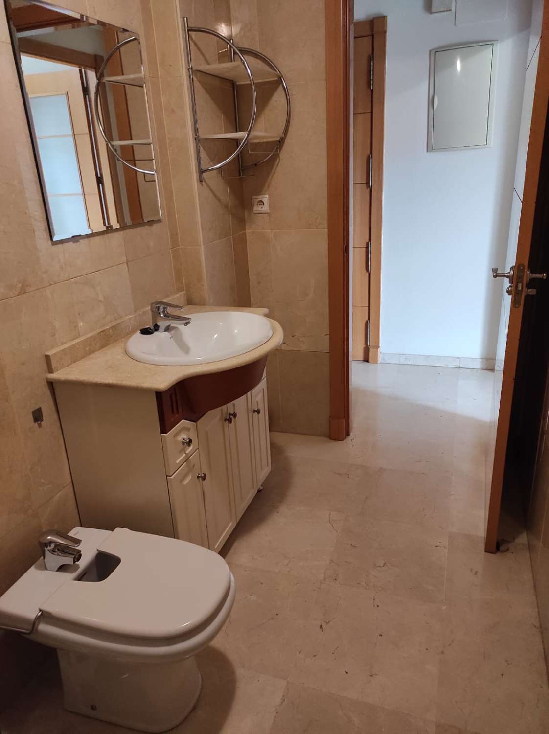 SE ALQUILA HERMOSO APARTAMENTO PARA LARGA TEMPORADA EN TORREQUEBRADA (BENALMÁDENA).