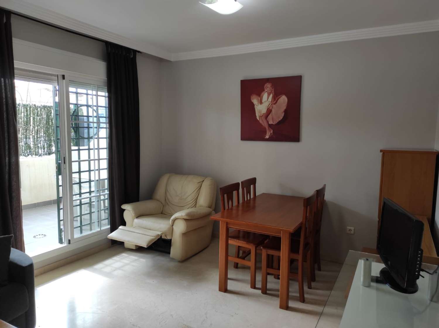 SE ALQUILA HERMOSO APARTAMENTO PARA LARGA TEMPORADA EN TORREQUEBRADA (BENALMÁDENA).