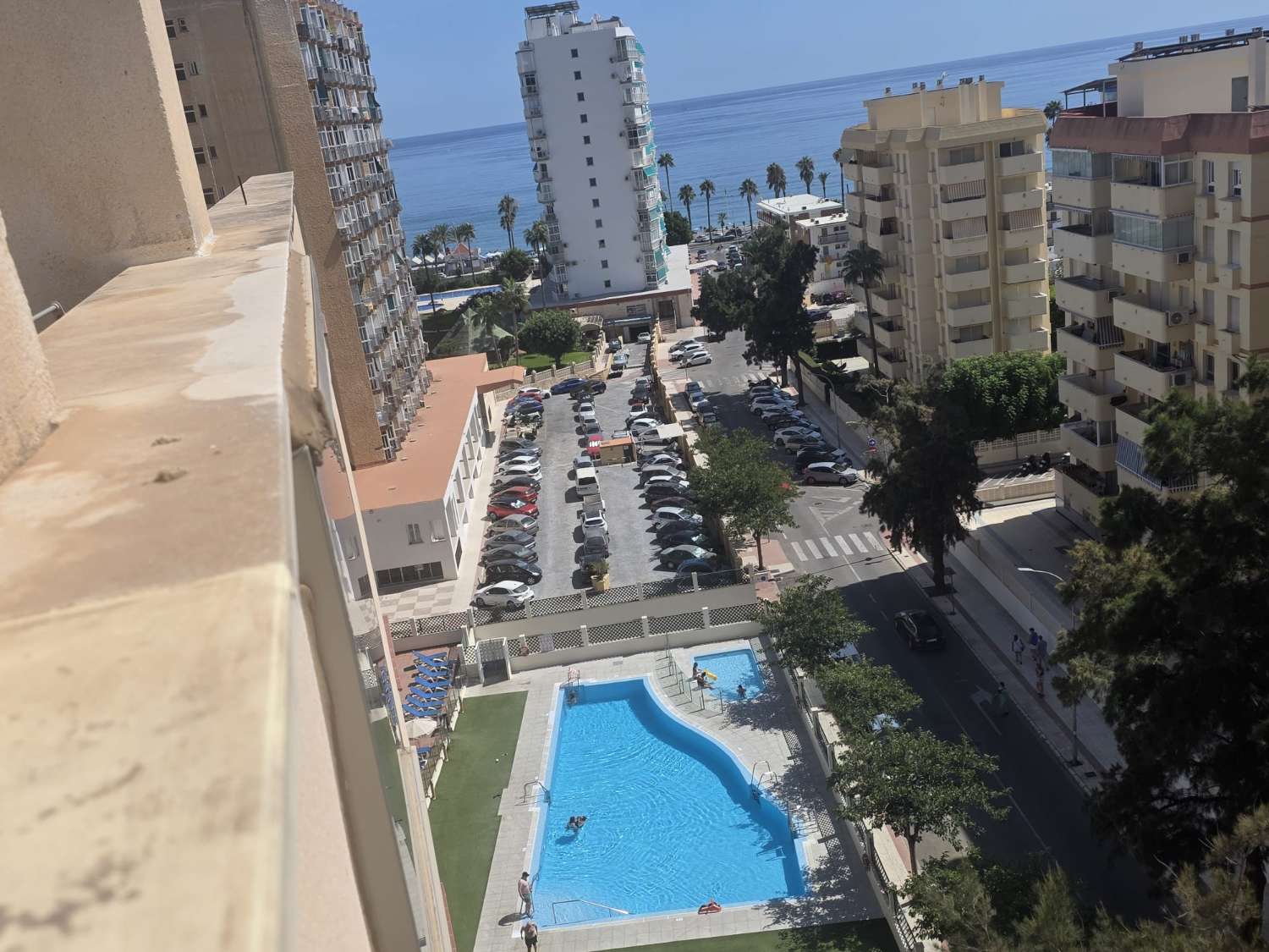 Se alquila desde 12/10/2026 hasta 31/05/2027  magnifico apartamento situado muy cerca de la playa en  Benalmádena acon suministros incluidos