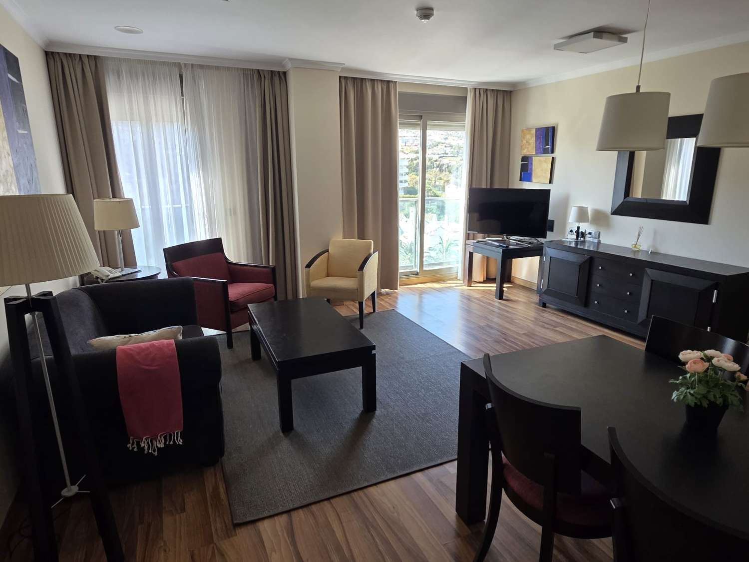 Se alquila desde 12/10/2026 hasta 31/05/2027  magnifico apartamento situado muy cerca de la playa en  Benalmádena acon suministros incluidos