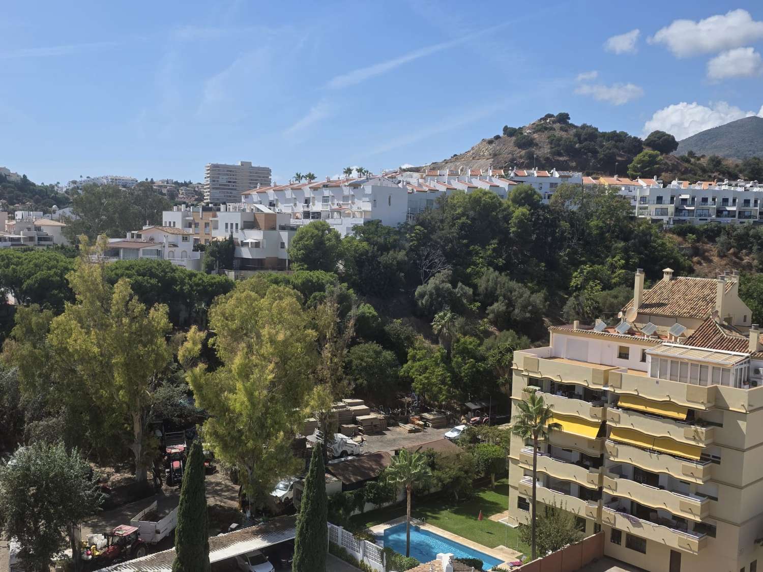 Se alquila desde 12/10/2026 hasta 31/05/2027  magnifico apartamento situado muy cerca de la playa en  Benalmádena acon suministros incluidos