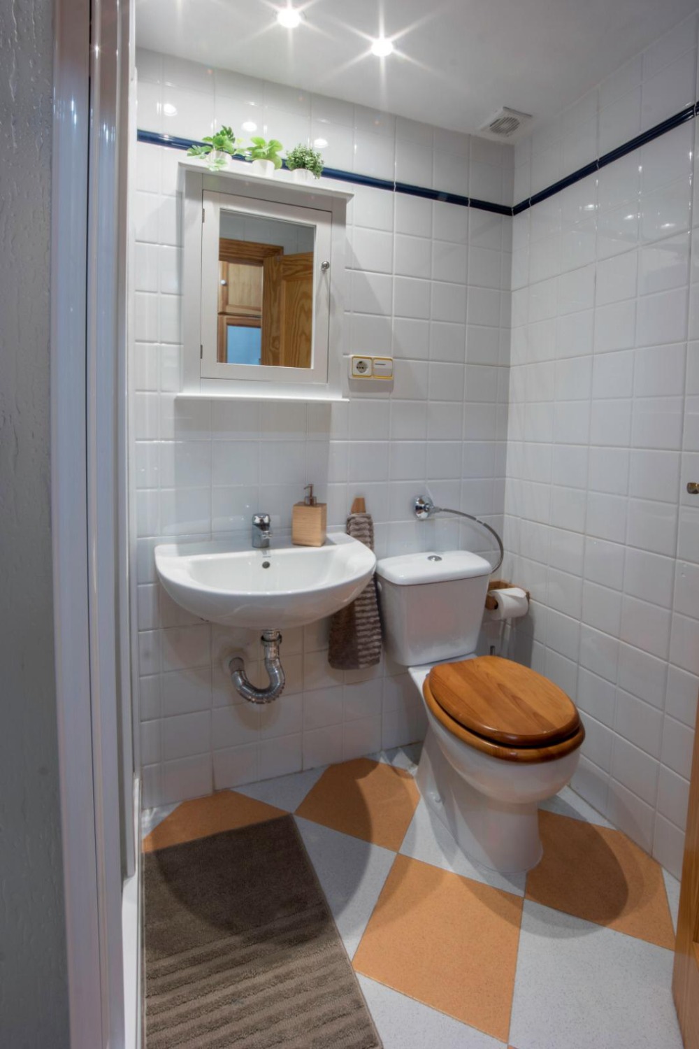 HALV SEMESTER STUDIELEJE FRA 15/10/26 - 31/05/27 I BENALMÁDENA PÅ 2. LINJE AF STRANDEN.