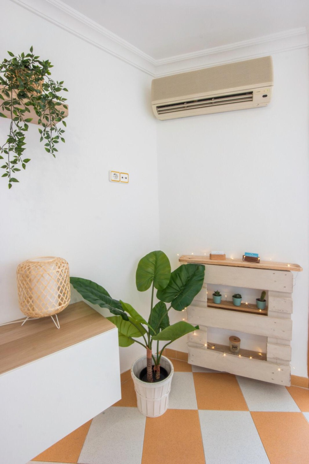 HALV SEMESTER STUDIELEJE FRA 15/10/26 - 31/05/27 I BENALMÁDENA PÅ 2. LINJE AF STRANDEN.