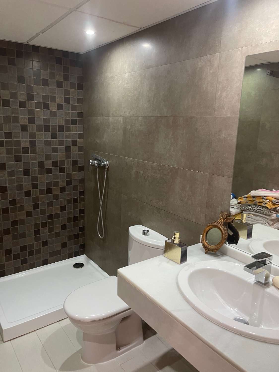 Se alquila  desde hasta 30/06/26 y desde 01/09/2026 hasta 30/06/2027 Impresionante chalet adosado en zona residencial en Benalmádena