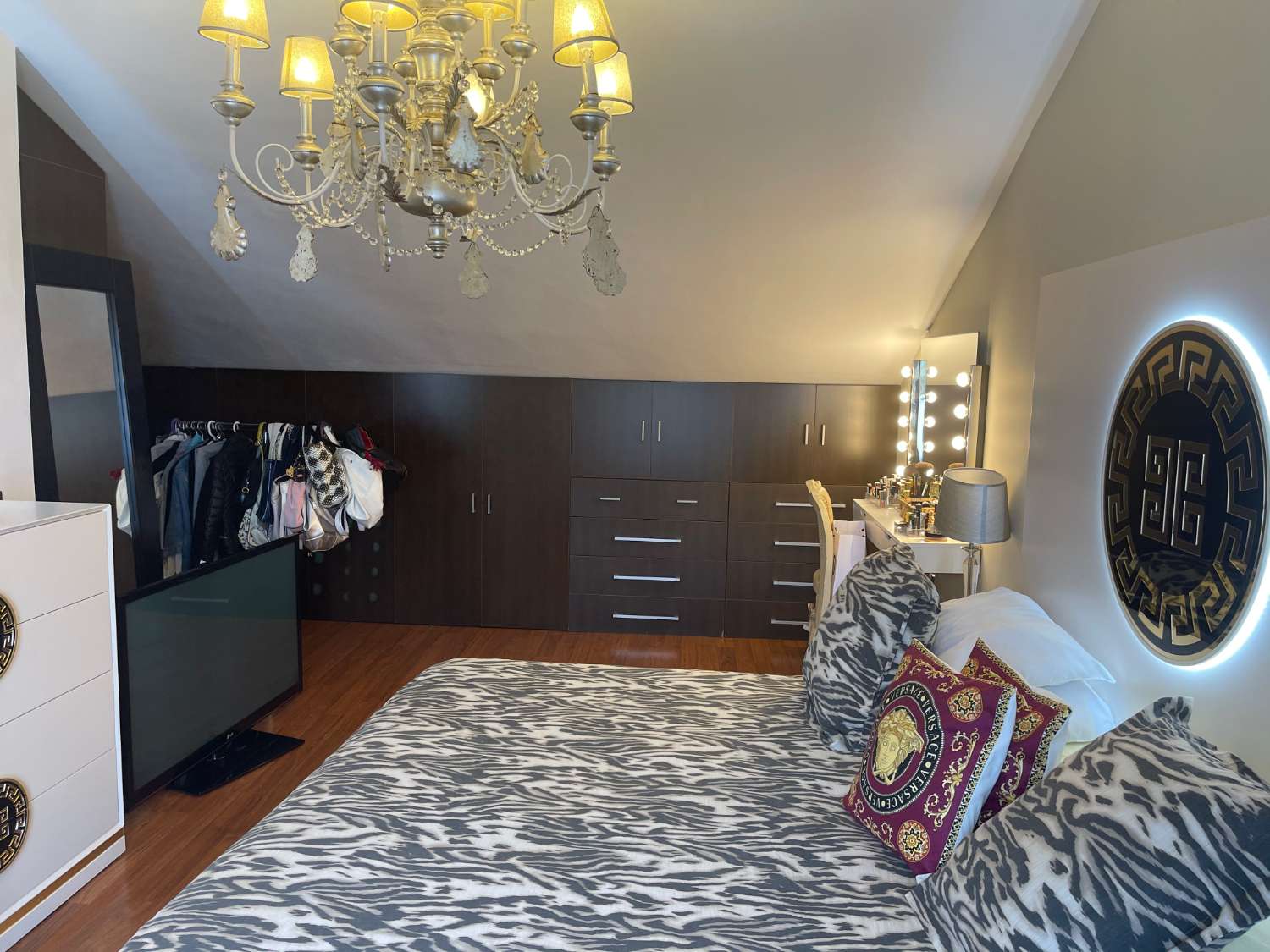 Se alquila  desde hasta 30/06/26 y desde 01/09/2026 hasta 30/06/2027 Impresionante chalet adosado en zona residencial en Benalmádena