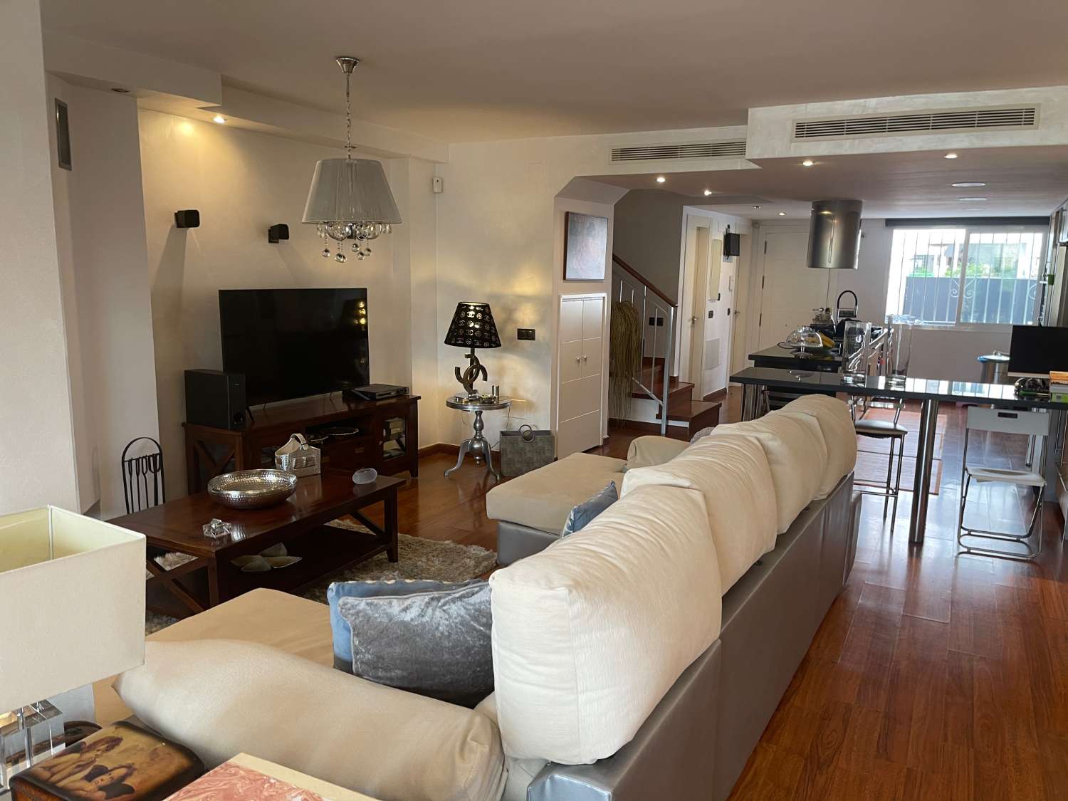 Se alquila  desde hasta 30/06/26 y desde 01/09/2026 hasta 30/06/2027 Impresionante chalet adosado en zona residencial en Benalmádena