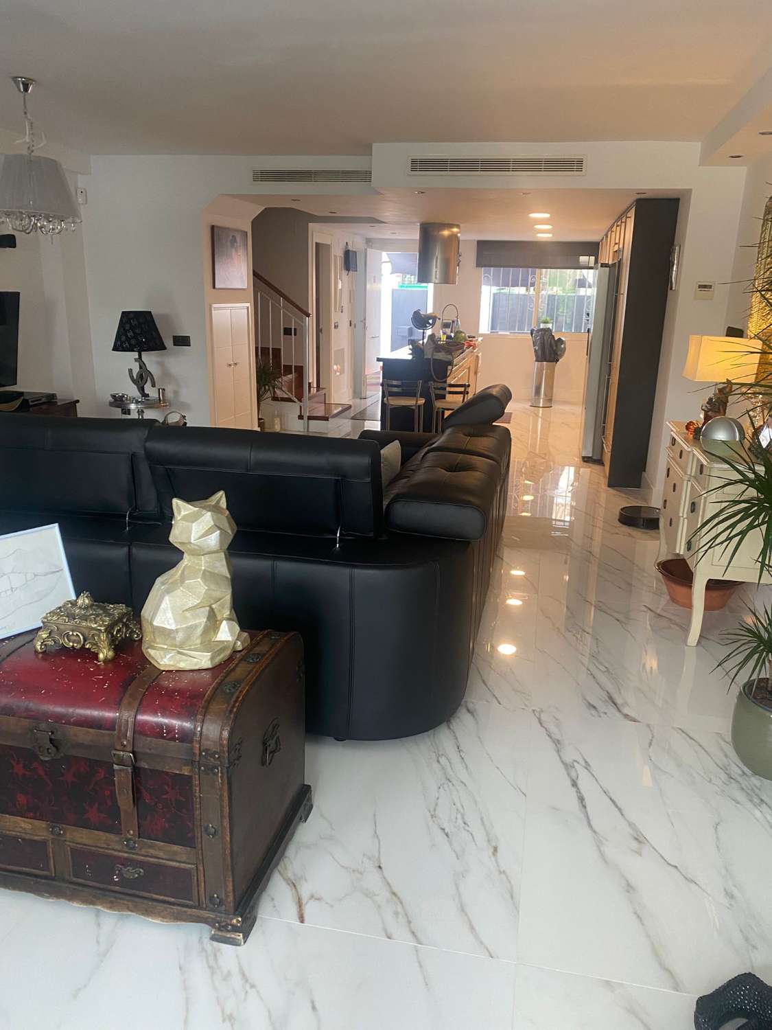 Se alquila  desde hasta 30/06/26 y desde 01/09/2026 hasta 30/06/2027 Impresionante chalet adosado en zona residencial en Benalmádena