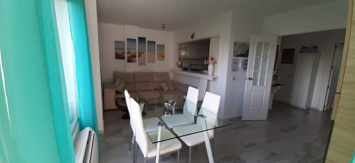 SE ALQUILA MEDIA TEMPORADA DESDE 01/12/2026- 30/06/2027  BONITO APARTAMENTO EN 2ª LINEA DE PLAYA.