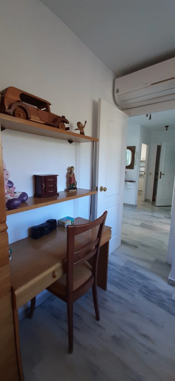 SE ALQUILA MEDIA TEMPORADA DESDE 01/12/2026- 30/06/2027  BONITO APARTAMENTO EN 2ª LINEA DE PLAYA.