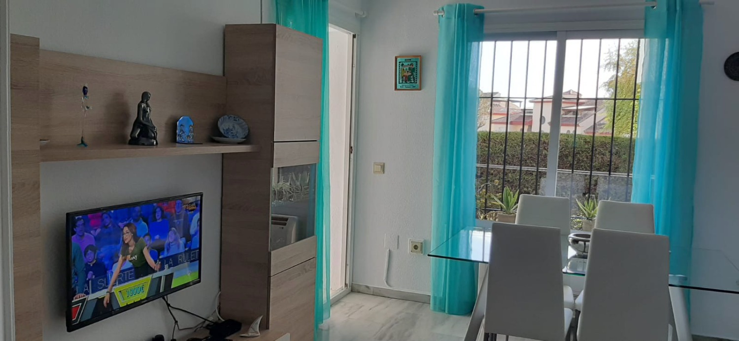 SE ALQUILA MEDIA TEMPORADA DESDE 01/12/2026- 30/06/2027  BONITO APARTAMENTO EN 2ª LINEA DE PLAYA.