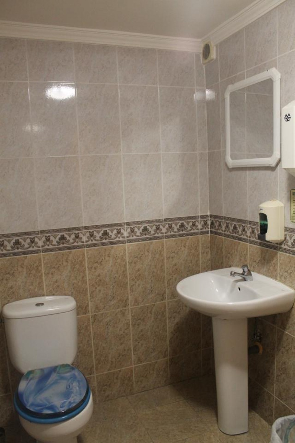 SE VENDE LOCAL EN ARROYO DE LA MIEL.