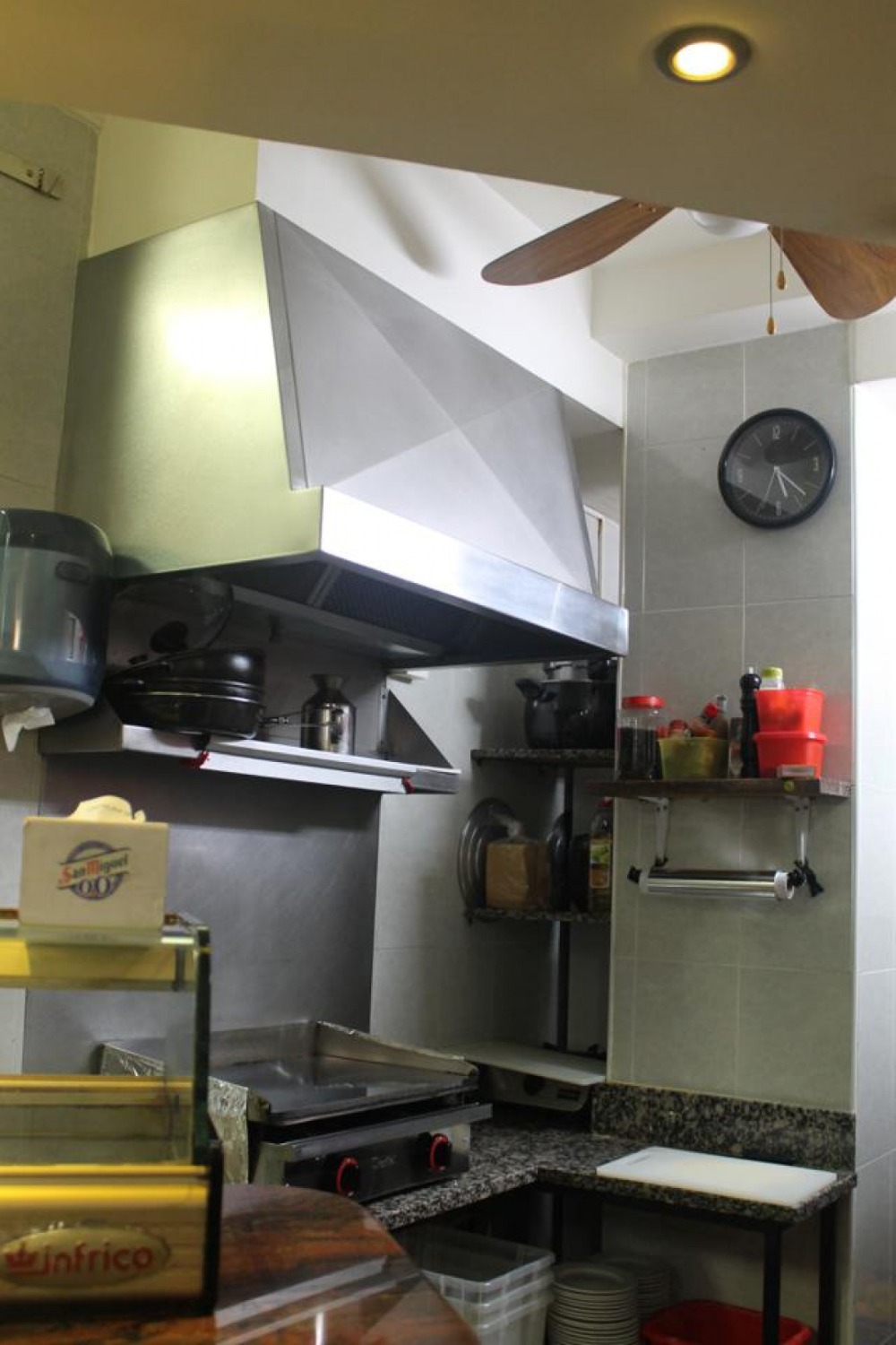 SE VENDE LOCAL EN ARROYO DE LA MIEL.