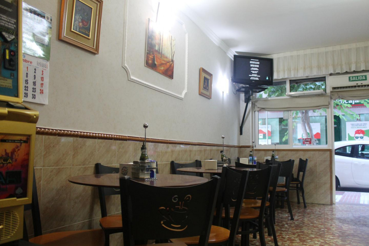 SE VENDE LOCAL EN ARROYO DE LA MIEL.