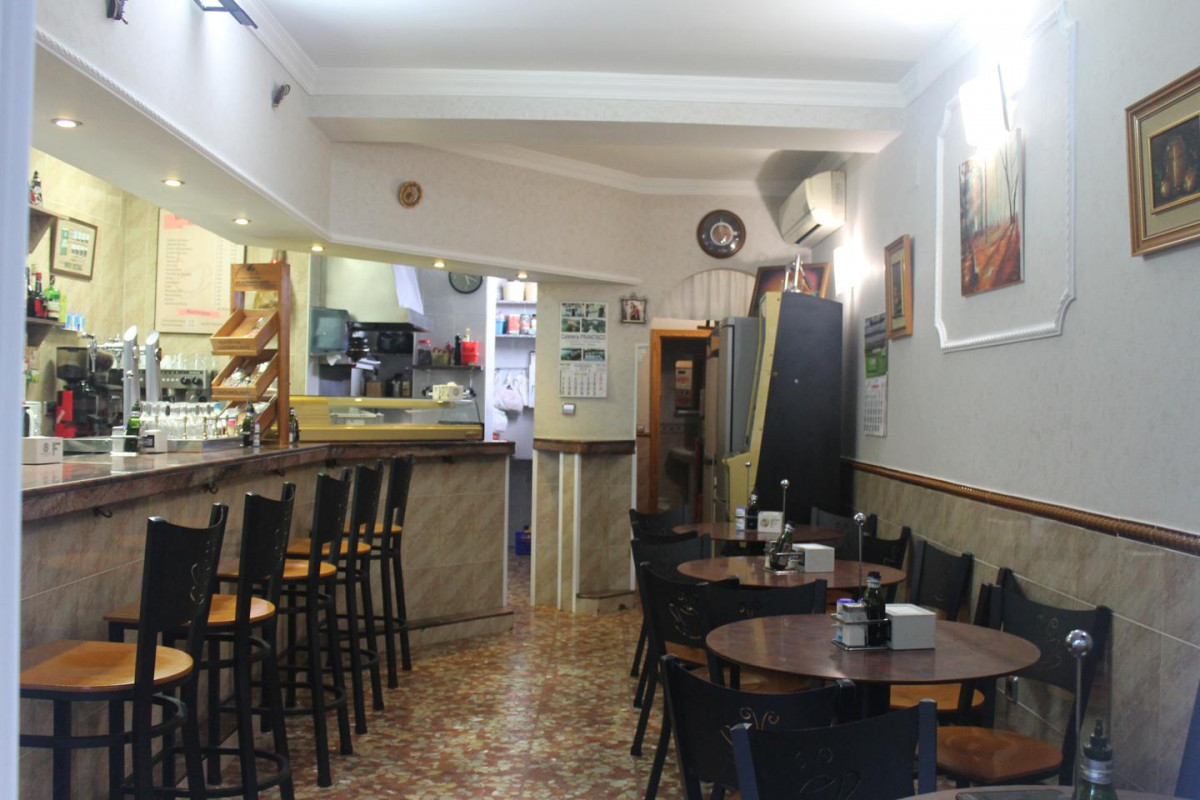 SE VENDE LOCAL EN ARROYO DE LA MIEL.