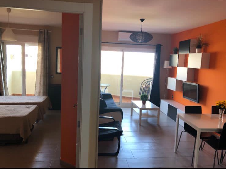SE ALQUILA  DESDE  15/10/26-21/3/27- BONITO APARTAMENTO CON VISTAS AL MAR EN BENALMÁDENA