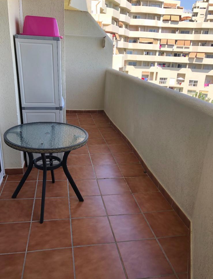 SE ALQUILA  DESDE  15/10/26-21/3/27- BONITO APARTAMENTO CON VISTAS AL MAR EN BENALMÁDENA