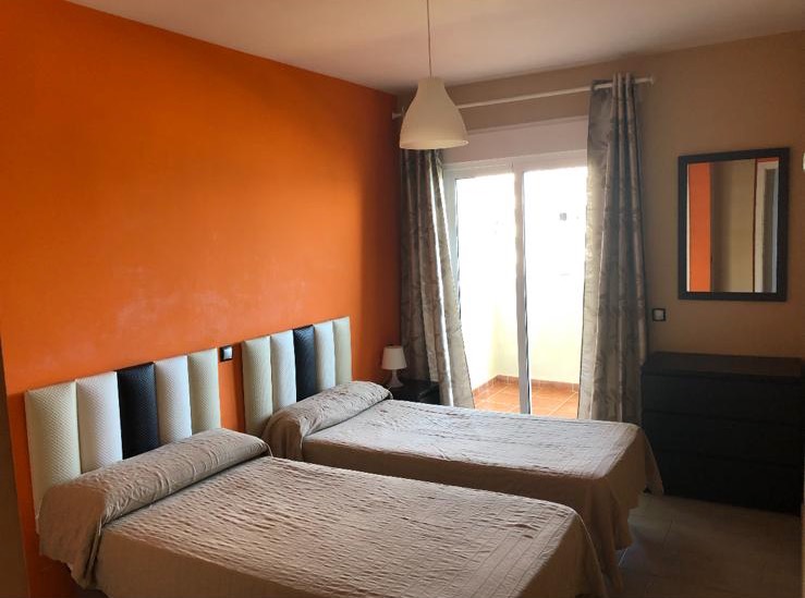 SE ALQUILA  DESDE  15/10/26-21/3/27- BONITO APARTAMENTO CON VISTAS AL MAR EN BENALMÁDENA