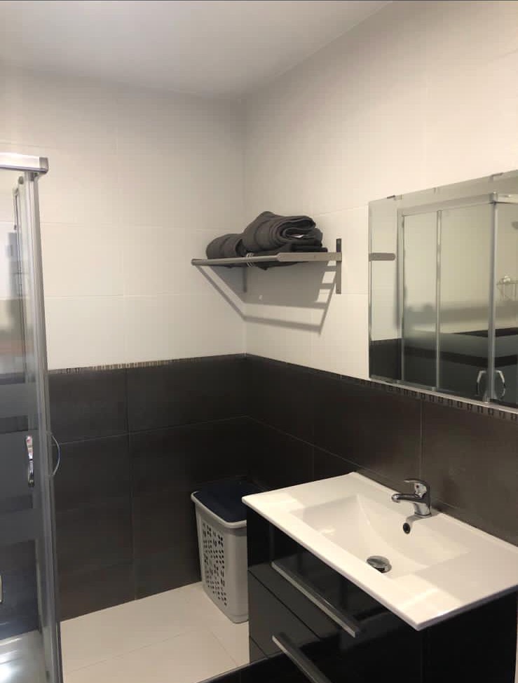 SE ALQUILA  DESDE  15/10/26-21/3/27- BONITO APARTAMENTO CON VISTAS AL MAR EN BENALMÁDENA