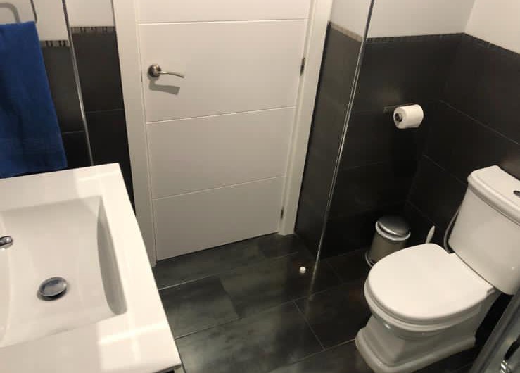 SE ALQUILA  DESDE  15/10/26-21/3/27- BONITO APARTAMENTO CON VISTAS AL MAR EN BENALMÁDENA