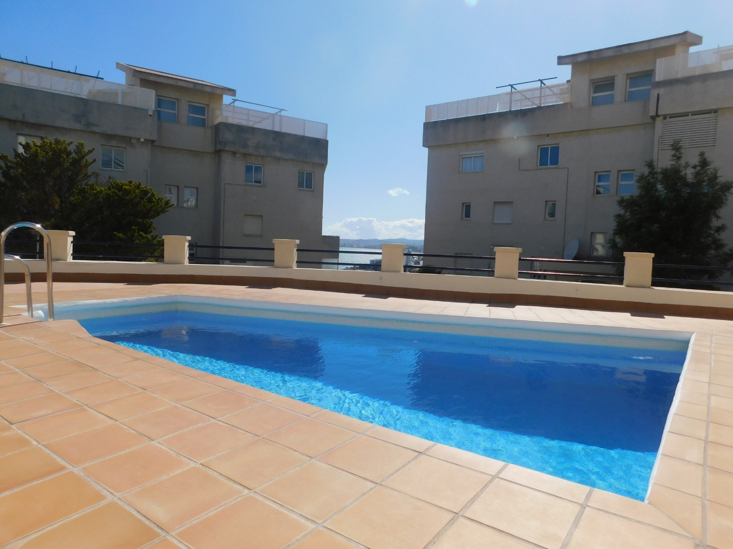 SE ALQUILA HASTA 30.6.26  BONITO APARTAMENTO CON VISTAS AL MAR  EN BENALMADENA.