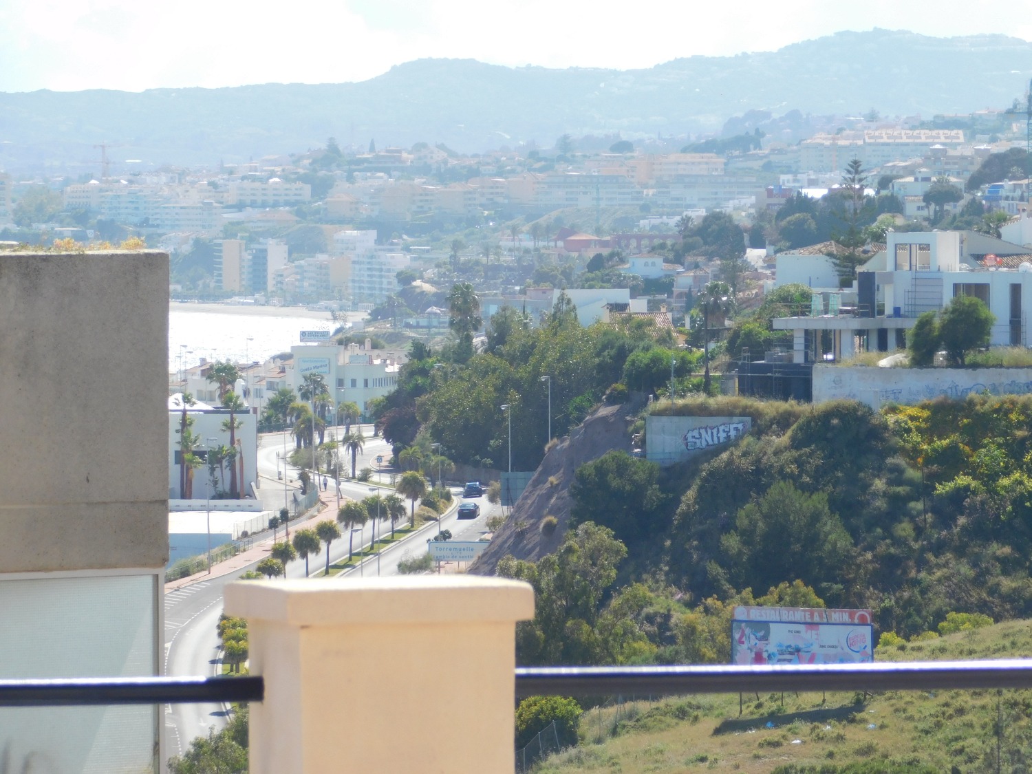 SE ALQUILA HASTA 30.6.26  BONITO APARTAMENTO CON VISTAS AL MAR  EN BENALMADENA.