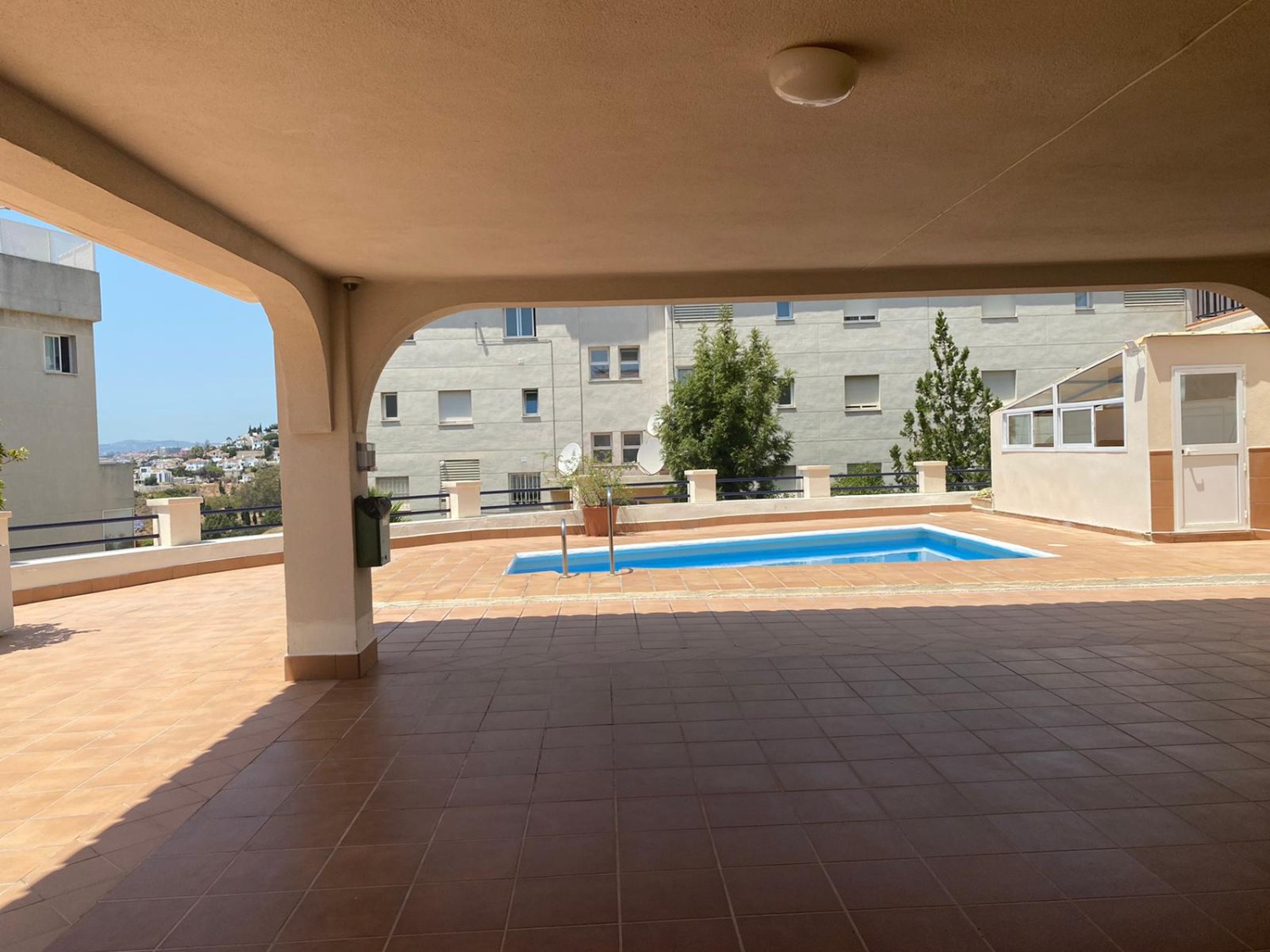 SE ALQUILA HASTA 30.6.26  BONITO APARTAMENTO CON VISTAS AL MAR  EN BENALMADENA.