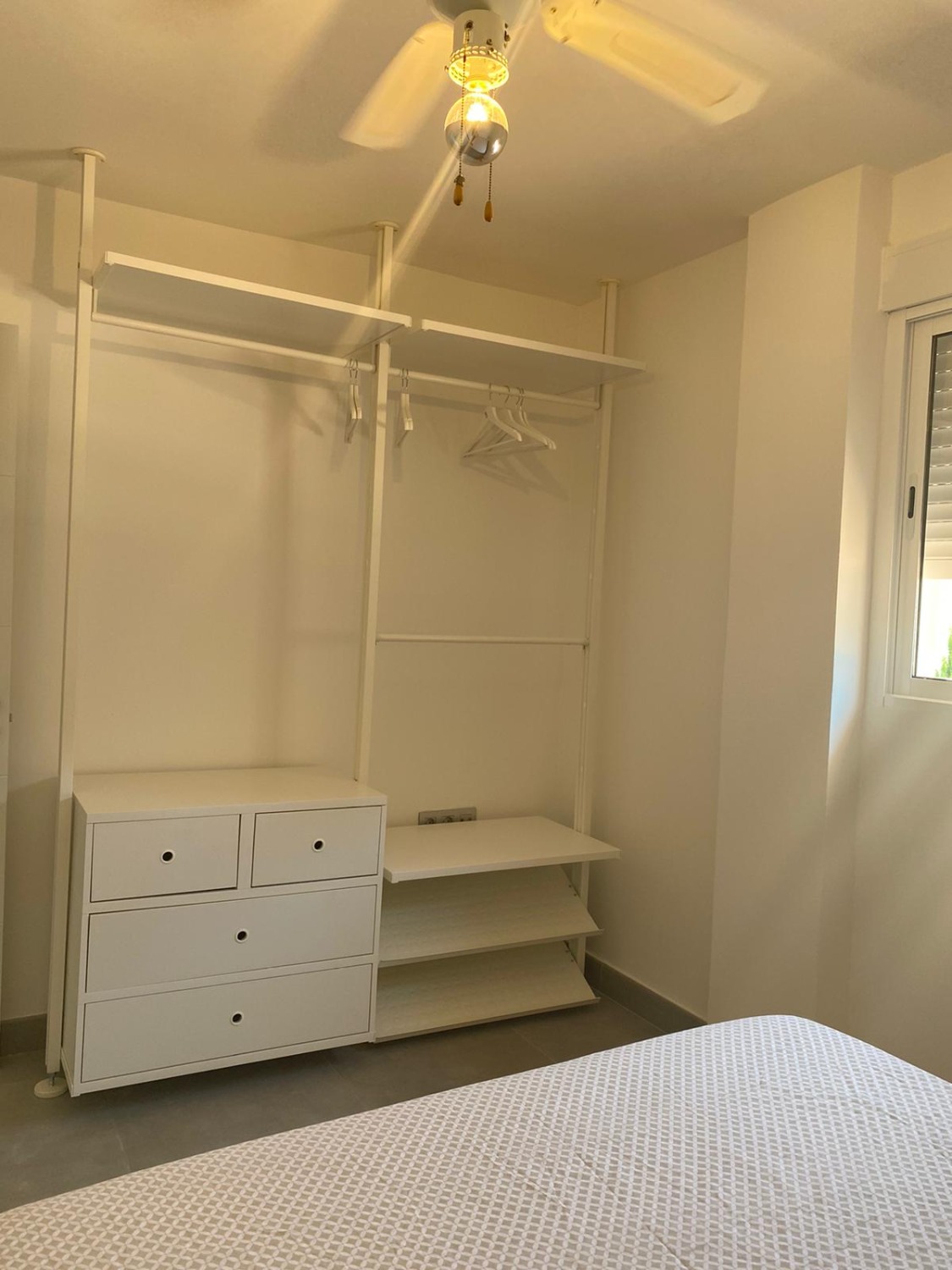 SE ALQUILA HASTA 30.6.26  BONITO APARTAMENTO CON VISTAS AL MAR  EN BENALMADENA.