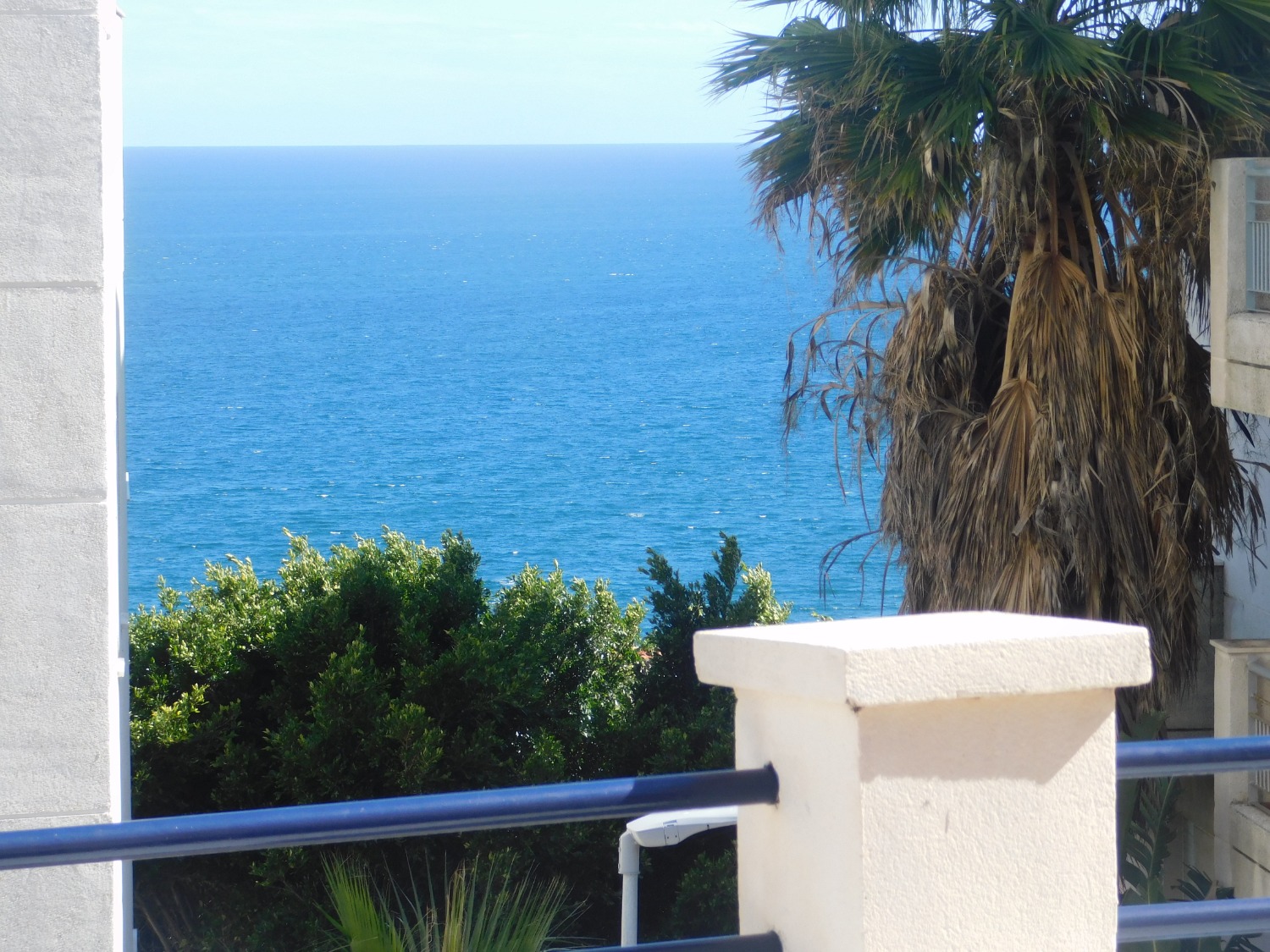SE ALQUILA HASTA 30.6.26  BONITO APARTAMENTO CON VISTAS AL MAR  EN BENALMADENA.