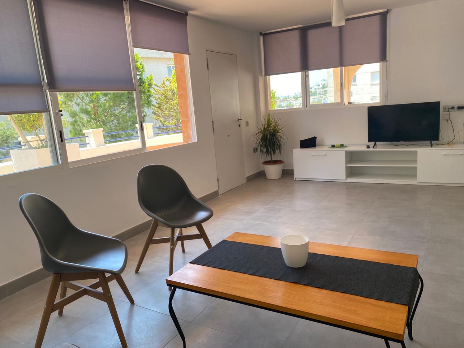 SE ALQUILA HASTA 30.6.26  BONITO APARTAMENTO CON VISTAS AL MAR  EN BENALMADENA.