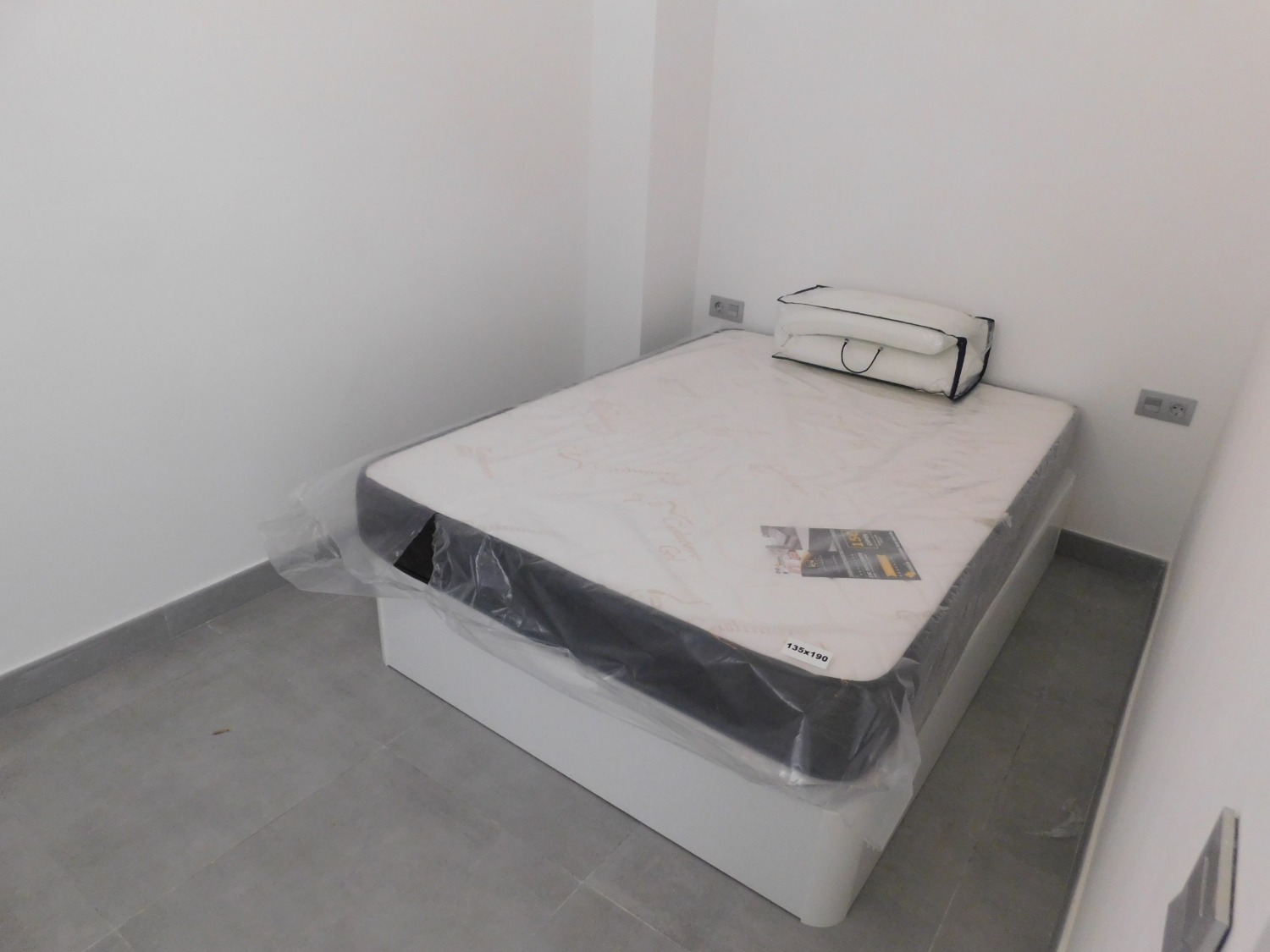 SE ALQUILA HASTA 30.6.26  BONITO APARTAMENTO CON VISTAS AL MAR  EN BENALMADENA.