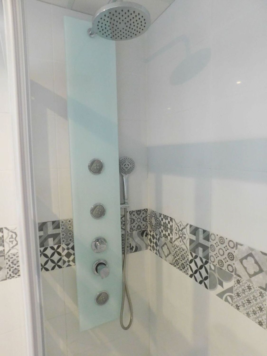 SE ALQUILA HASTA 30.6.26  BONITO APARTAMENTO CON VISTAS AL MAR  EN BENALMADENA.