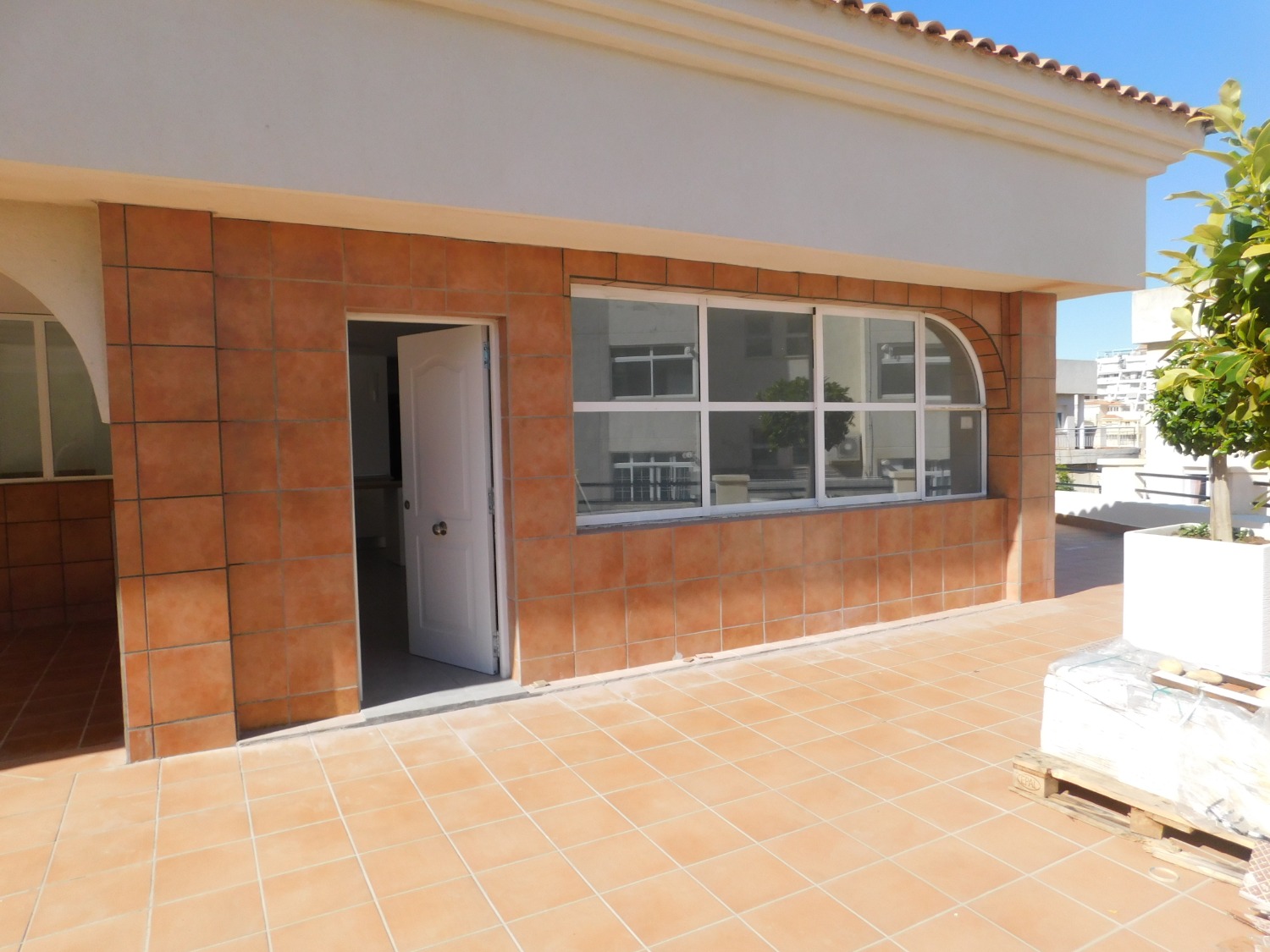 SE ALQUILA HASTA 30.6.26  BONITO APARTAMENTO CON VISTAS AL MAR  EN BENALMADENA.