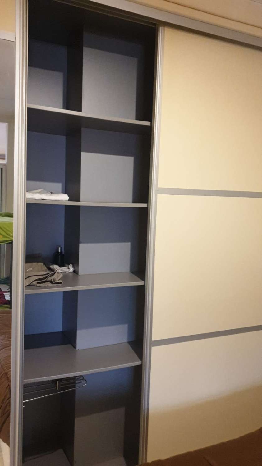 SE ALQUILA  DESDE   ahora  hasta 30.6.26. BONITO APARTAMENTO EN 1ª LINEA DE PLAYA EN LA CARIHUELA (TORREMOLINOS).